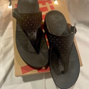 Fit Flop Lattice skinny post thong sandals